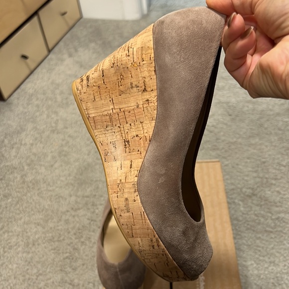 Stuart Weitzman shoes wedge cork peep-toe. Size 7M - Picture 7 of 10
